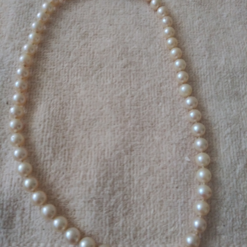Woman's jewelry